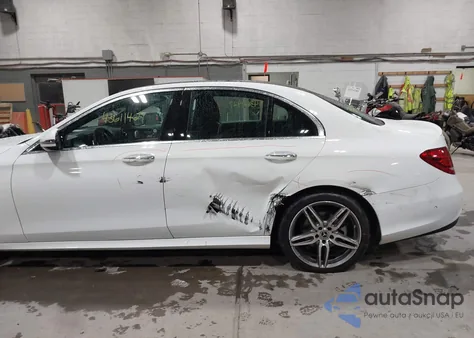 2018 Mercedes-Benz E 300 4Matic z USA, uszkodzony, nr VIN WDDZF4KB0JA392992
